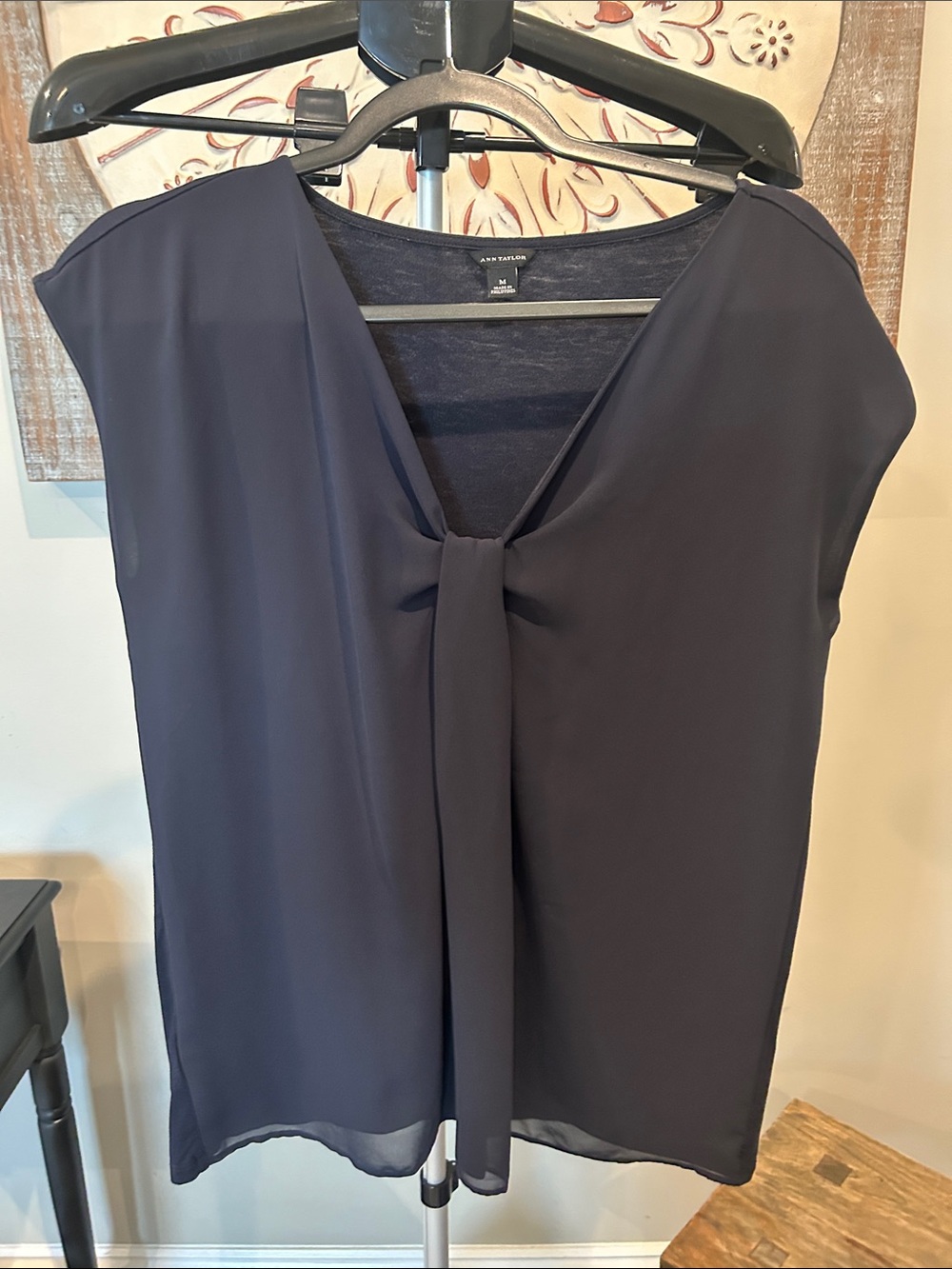 Ann Taylor Navy Twist-Front Cap-Sleeve Blouse Size Medium / great top!